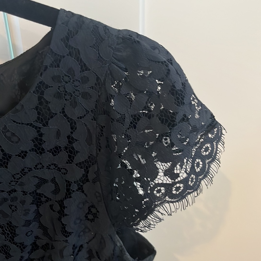 Lace short sleeve short sleeve side zip keyhole shirt - Picture 2 of 5